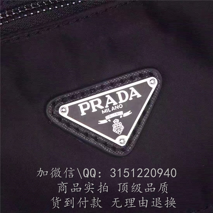 Prada普拉达 2VD793 黑色防水尼龙帆布翻盖双针扣多隔层多拉链单肩邮差包