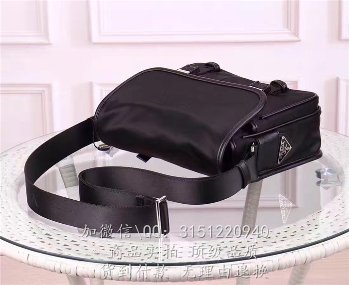 Prada普拉达 2VD768 黑色尼龙帆布翻盖双自动扣单肩邮差包