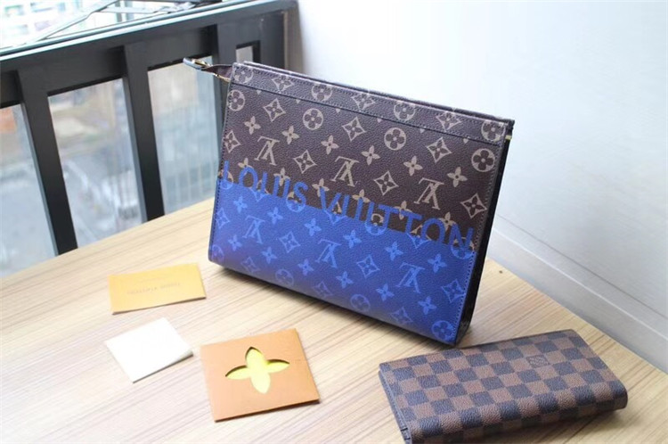 LV大号手拿包 M63066蓝色拼色 Pochette Voyage 中号手袋