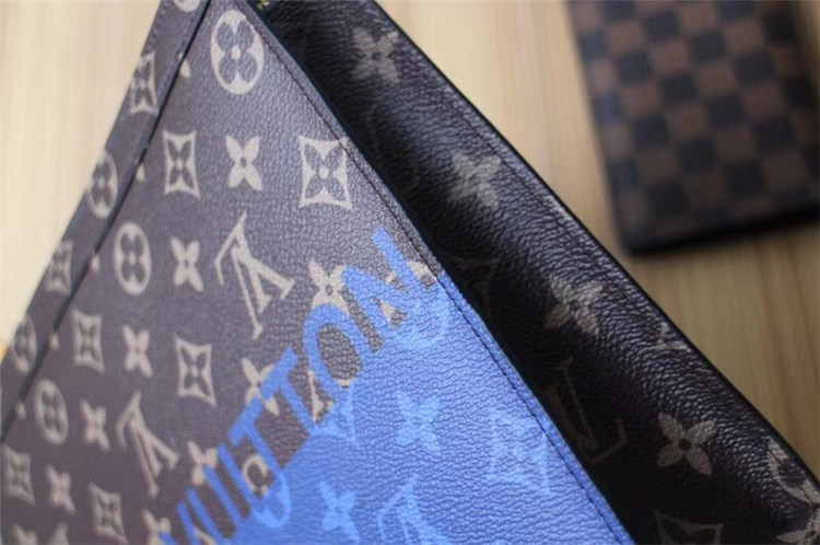 LV大号手拿包 M63066蓝色拼色 Pochette Voyage 中号手袋