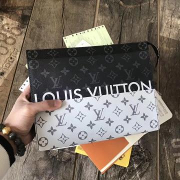 LV大号手拿包 M63039 Pochette Voyage 中号手袋