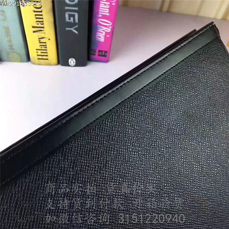 LV黑色十字纹全皮大号手包 M30675 Pochette Voyage 中号手袋