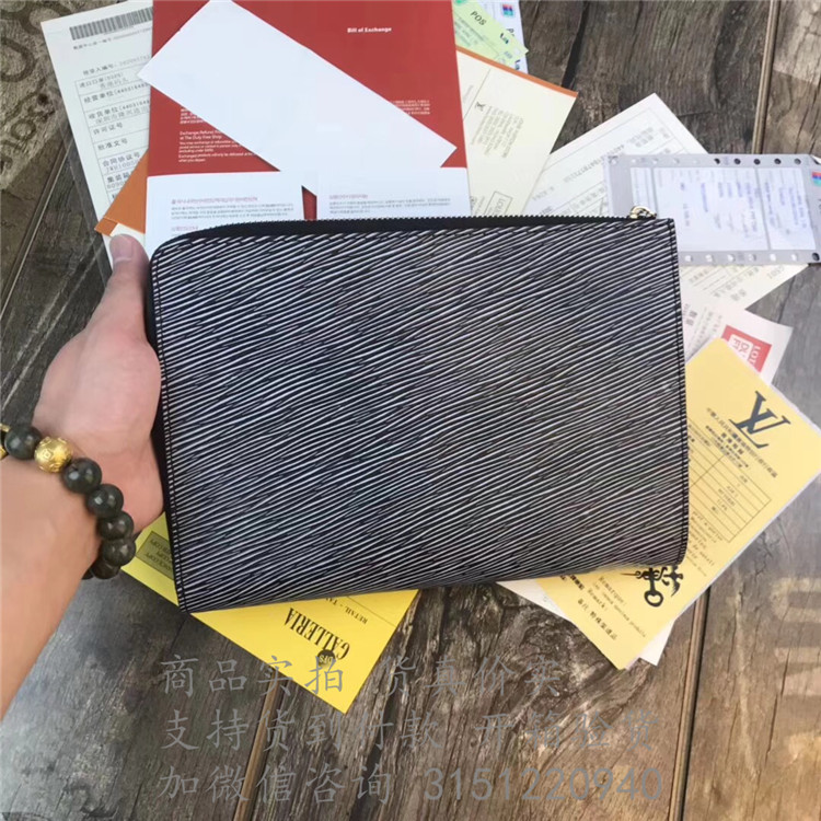 LV银灰色十字纹大号手包 M62092 POCHETTE ESSENTIAL V 手袋