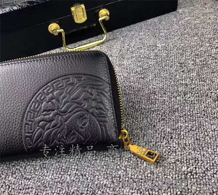 顶级高仿Versace拉链钱包 V23352 黑色荔枝纹半开拉链钱包