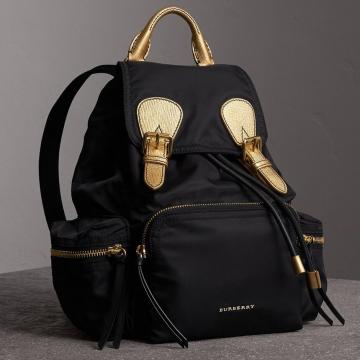 顶级高仿Burberry双肩背包 40363521黑色配金黄 The Rucksack - 中号功能性尼龙拼皮革军旅背包