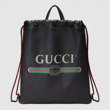 顶级高仿Gucci手提购物袋 494053黑色 Gucci标识印花皮革抽绳背包