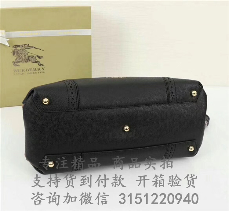 顶级高仿Burberry托特包 40683381黑色 The Banner - 中号镂花装饰皮革班纳手袋