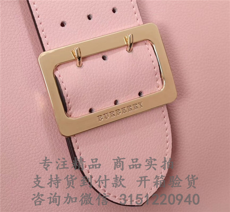 顶级高仿Burberry托特包 40290211粉色 The Buckle - 中号粒纹皮革搭扣包