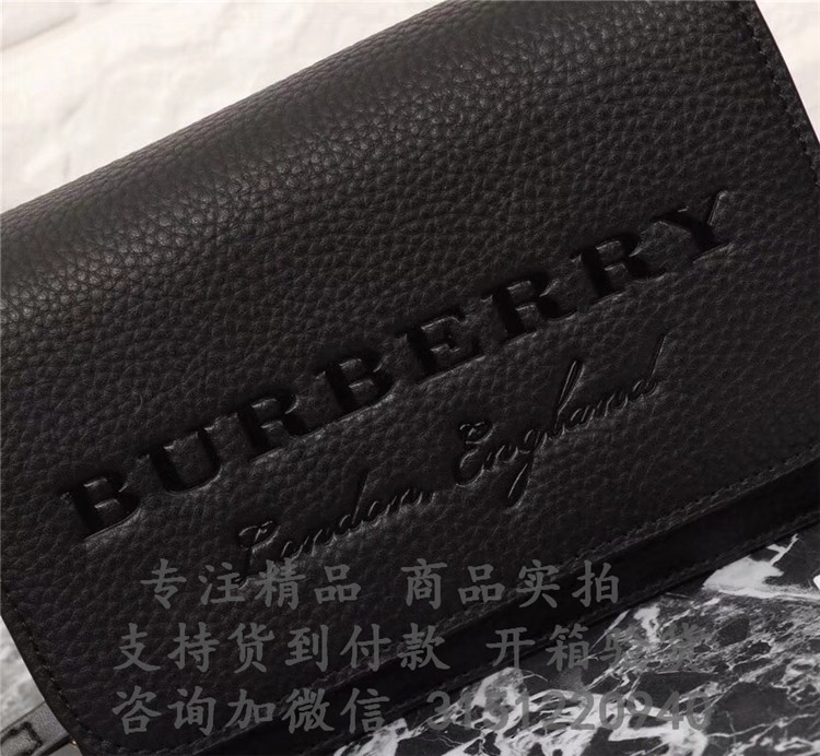 顶级高仿Burberry斜跨链条包 40683731 压花皮革钱夹（含可拆式背带）