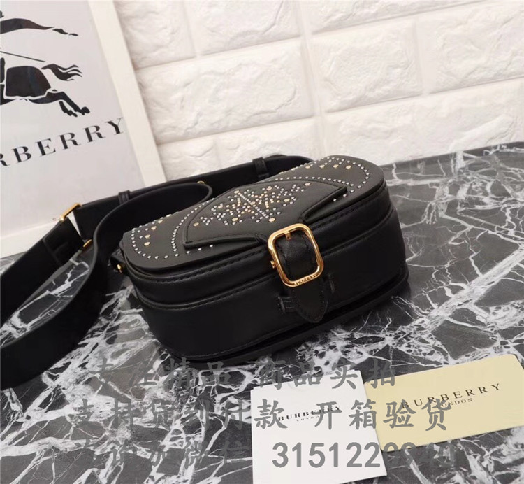 顶级高仿Burberry斜跨单肩包 40698521 The Satchel - 迷你铆钉皮革萨奇尔包