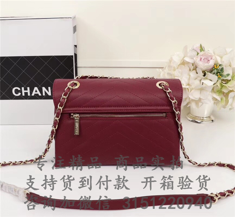 顶级高仿Chanel 2018春夏新款斜跨链条包 A57432大红色 V形斜跨口盖包形