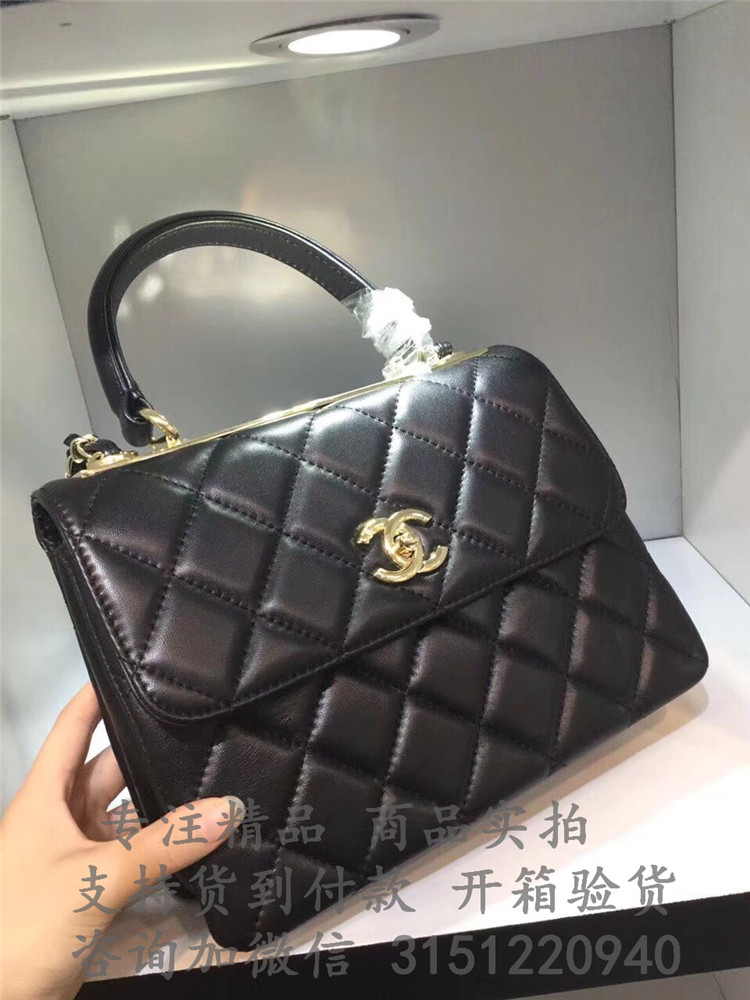 顶级高仿Chanel 2018春夏新款邮差包 A92236 菱格羊皮小号口盖包配以手柄