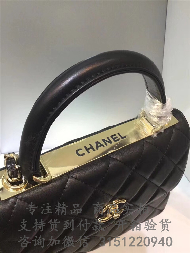 顶级高仿Chanel 2018春夏新款邮差包 A92236 菱格羊皮小号口盖包配以手柄
