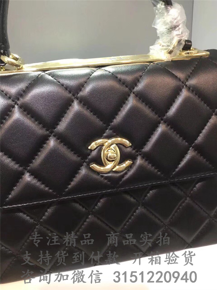 顶级高仿Chanel 2018春夏新款邮差包 A92236 菱格羊皮小号口盖包配以手柄