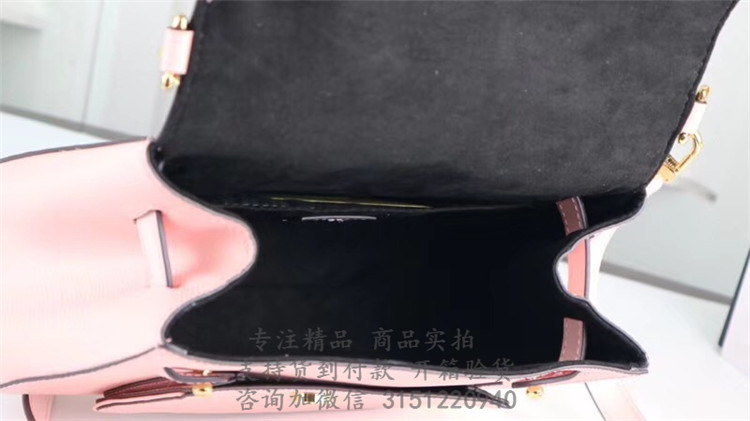 顶级高仿LV水波纹斜跨包 M53336浅粉色 BOCCADOR 手袋