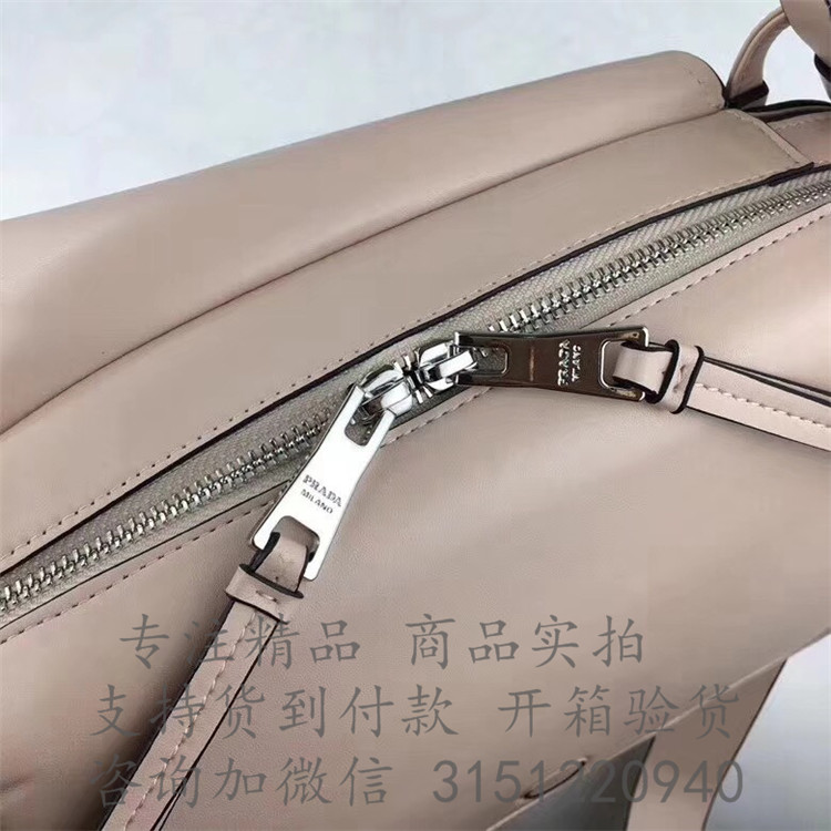 顶级高仿Prada斜跨单肩包 1BD123浅粉色 普拉达 Concept 小牛皮手袋
