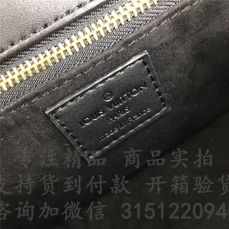 顶级高仿LV斜跨链条包 M51498黑色 New Wave 中号手袋