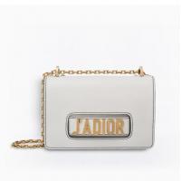 Dior链条盒子包 M9000 J'ADIOR原色小牛皮翻盖式手提包，搭配链带