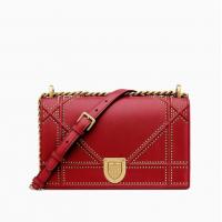 Dior链条盾牌包 M0422 DIORAMA酒红色铆钉小羊皮手提包