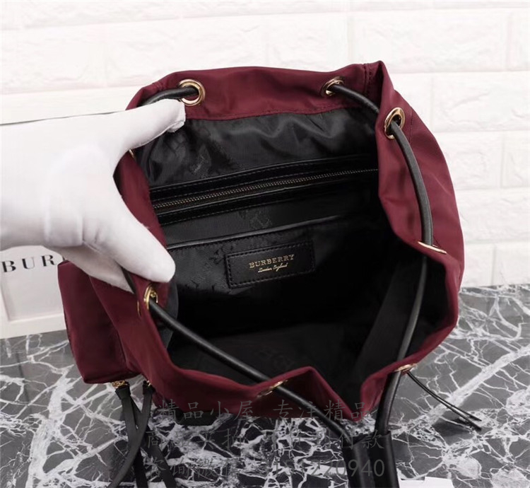 Burberry尼龙双肩包 40166211 酒红色The Rucksack - 中号功能性尼龙拼皮革军旅背包