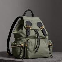 Burberry尼龙双肩包 40363521 深灰色The Rucksack - 中号功能性尼龙拼皮革军旅背包