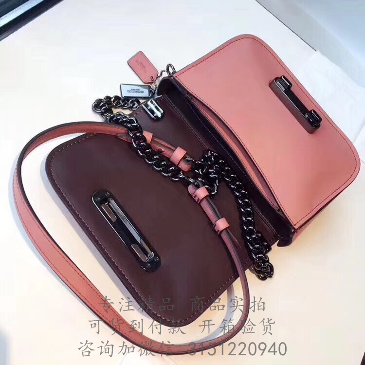 Coach链条包 18858 浅粉色蔻驰铬鞣皮革COACH SWAGGER 20单肩包