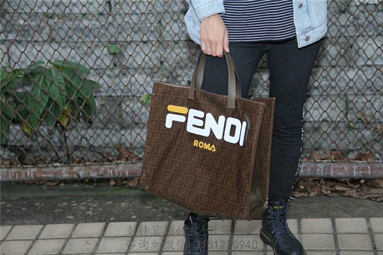 Fendi购物包 8BH357A5N6F155W 芬迪白字饰棕色FF图案拼色手提购物袋