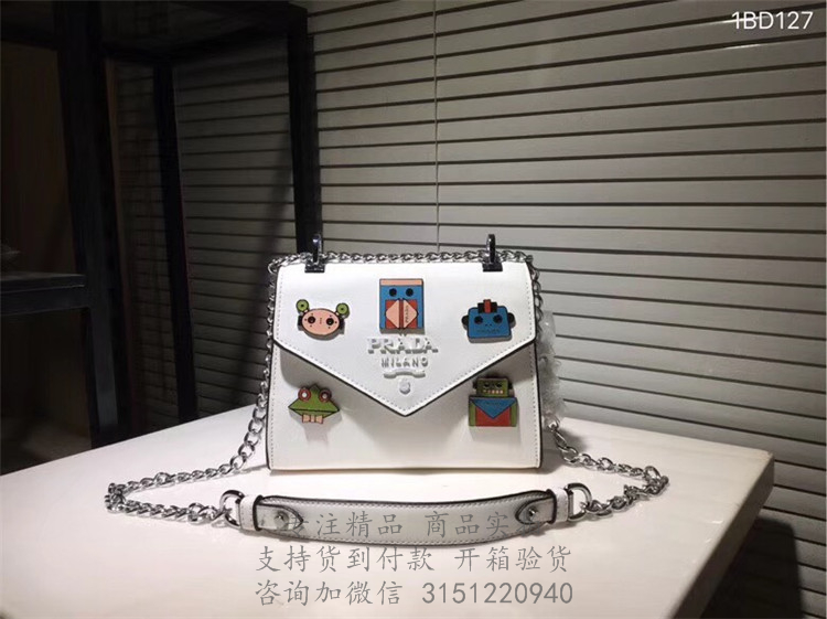 普拉达白色十字纹贴饰Prada Monochrome Logo 单肩包 1BD127_2ERX_F0009_V_O9O