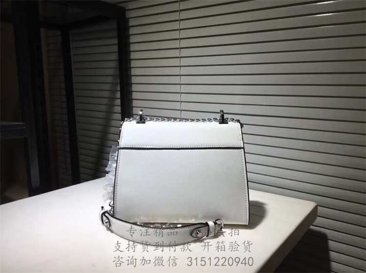 普拉达白色十字纹贴饰Prada Monochrome Logo 单肩包 1BD127_2ERX_F0009_V_O9O