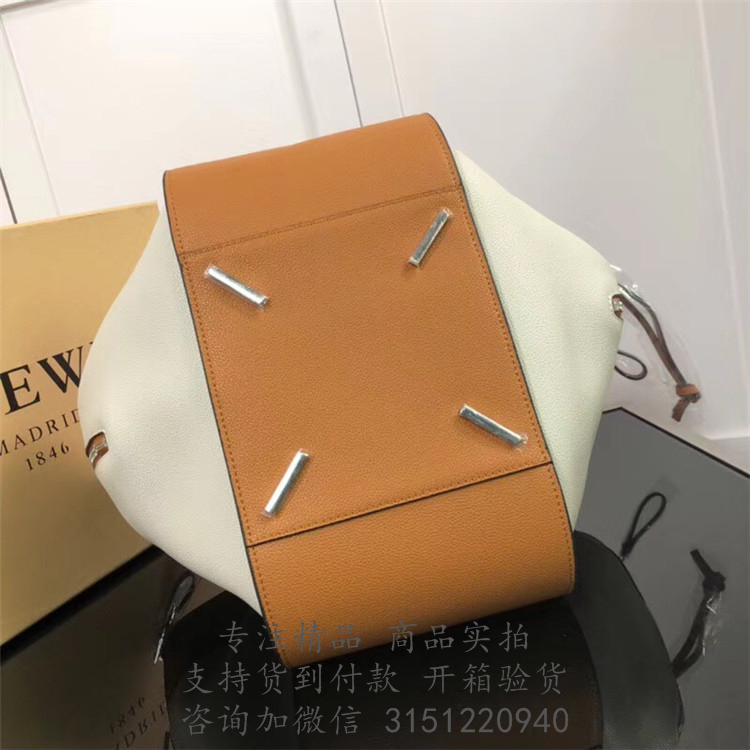 Loewe手提包 314.39.V06 罗意威棕色/米色中号 Hammock手提包