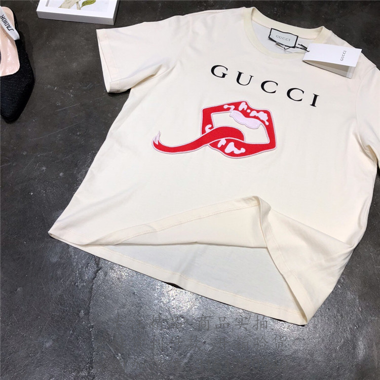 Gucci白色嘴唇图案超大造型T恤 ‎493117 XJAN8 7136