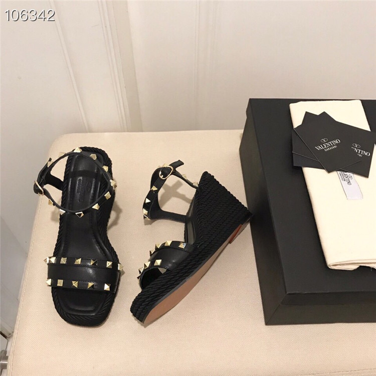 华伦天奴Valentino黑色铆钉装饰 115MM坡跟凉鞋 RW2S0K08BAE CG6
