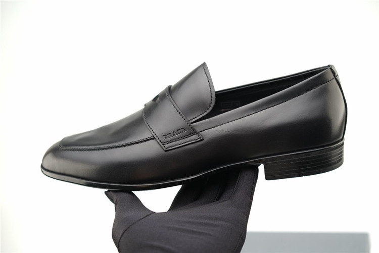 普拉达Prada黑色哑色真皮乐福鞋皮鞋 2DB161_P39_F0002