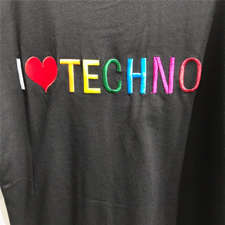 巴黎世家Balenciaga黑色饰I Love Techno刺绣 T恤衫 556089TDV209000