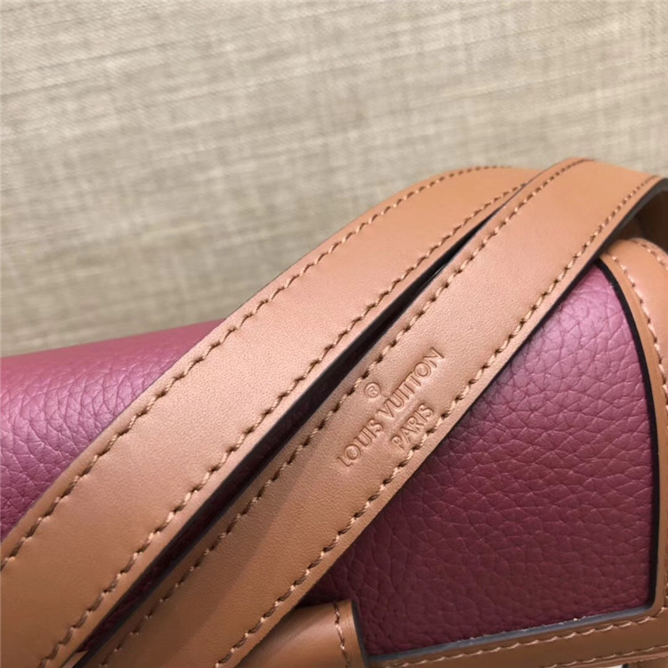LV邮差包 M53806 紫红/白色真皮MINI DAUPHINE 手袋 