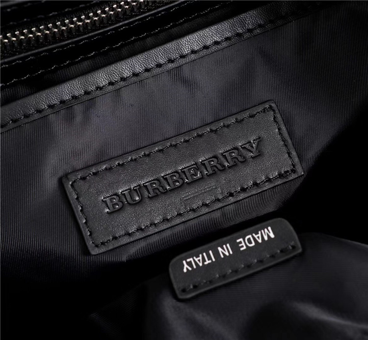 Burberry双肩背包 80067201 巴宝莉黑色The Rucksack - 中号填充尼龙拼皮革军旅背包