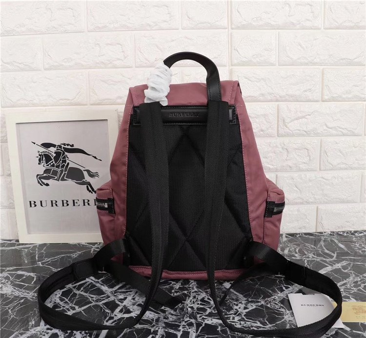 Burberry双肩背包 80084331 巴宝莉粉葵色The Rucksack - 中号填充尼龙拼皮革军旅背包