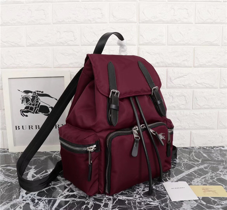 Burberry双肩背包 80067221 巴宝莉酒红色The Rucksack - 中号填充尼龙拼皮革军旅背包