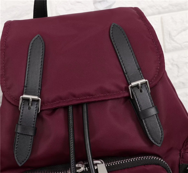 Burberry双肩背包 80067221 巴宝莉酒红色The Rucksack - 中号填充尼龙拼皮革军旅背包