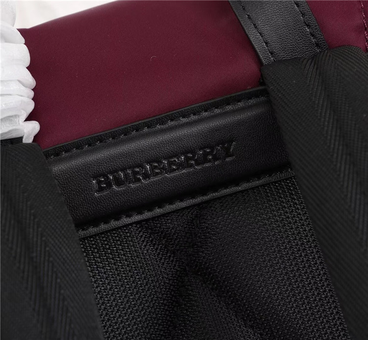 Burberry双肩背包 80067221 巴宝莉酒红色The Rucksack - 中号填充尼龙拼皮革军旅背包