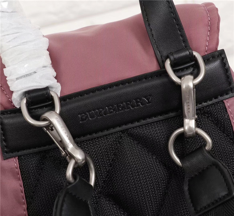 Burberry双肩背包 80084341 巴宝莉粉葵色The Rucksack - 小号羽绒尼龙斜背式军旅背包