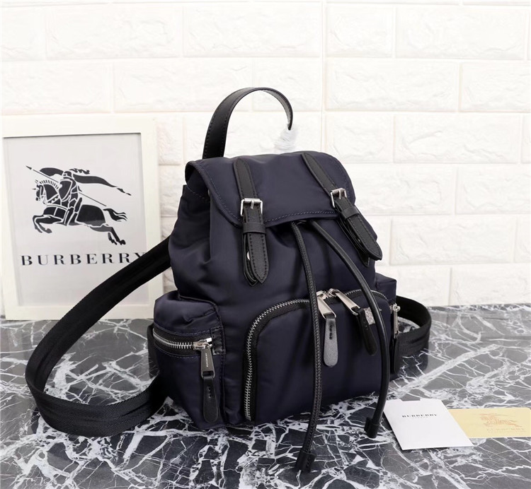 Burberry双肩背包 80067191 巴宝莉墨蓝色The Rucksack - 小号羽绒尼龙斜背式军旅背包