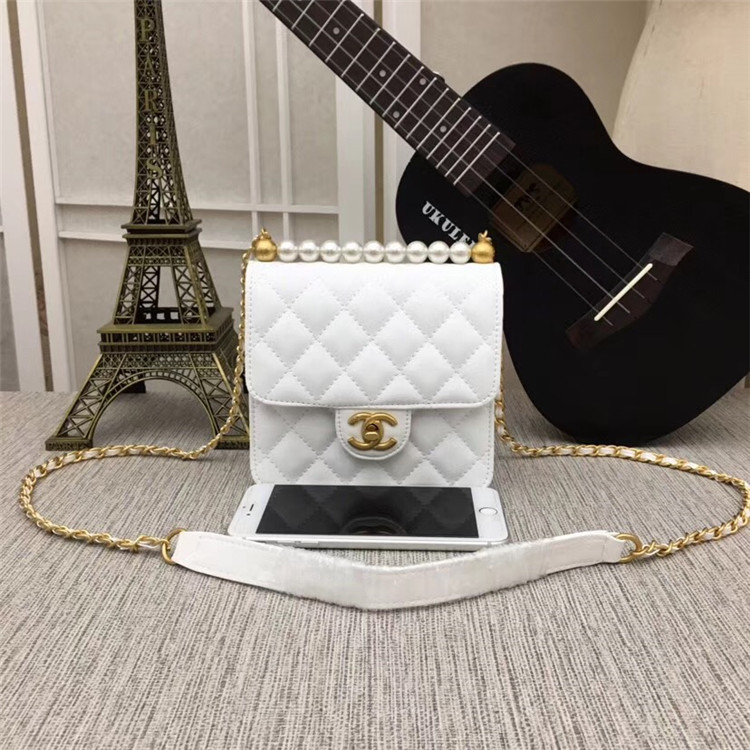 香奈儿Chanel白色菱格羊皮迷你方形口盖包 AS0584 B00374 10601