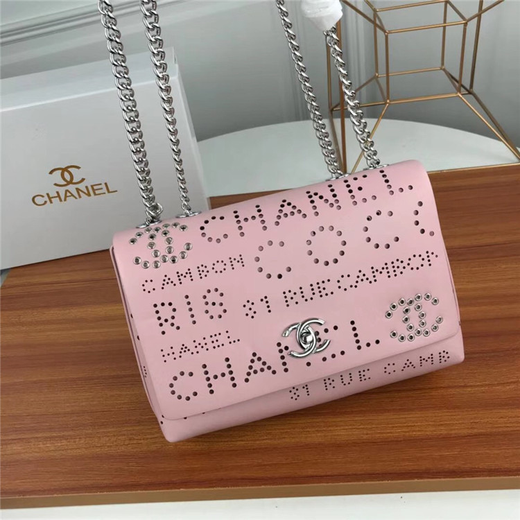 香奈儿Chanel浅粉色孔眼牛皮口盖包邮差包 AS0299 B00222 N0684