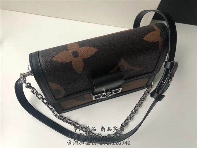 LV新款大花邮差包 Monogram Giant系列Dauphine BANDOULIÈRE 手袋