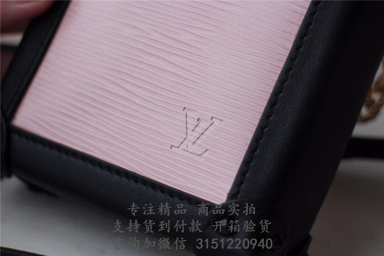 LV手机盒子包 M67872 芭蕾粉水波纹TRUNK VERTICAL 链条包