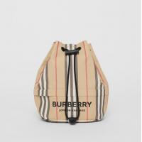 Burberry福袋 80150511 博柏利典藏米色 徽标印花标志性条纹尼龙抽绳收纳袋