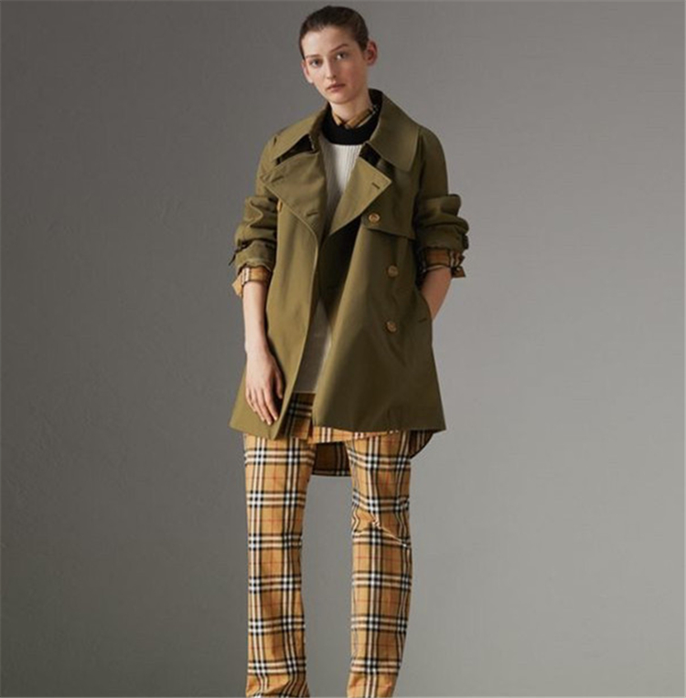 Burberry 40733941 女士 夸张衣领棉质嘎巴甸 Trench 风衣