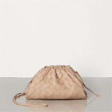 BOTTEGA VENETA 585852VCPP12714 女士杏仁色 迷你手拿包