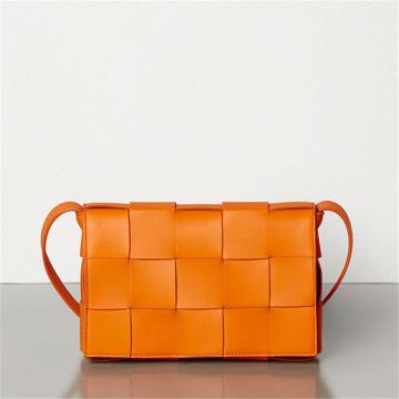 BOTTEGA VENETA 578004VMAY37468 女士浅橙色 CASSETTE 手袋